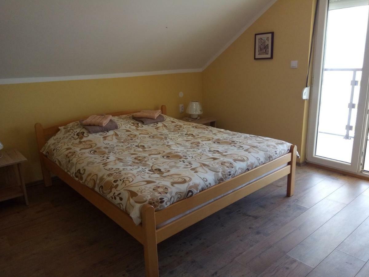 Guest House Bole Vinci Bagian luar foto